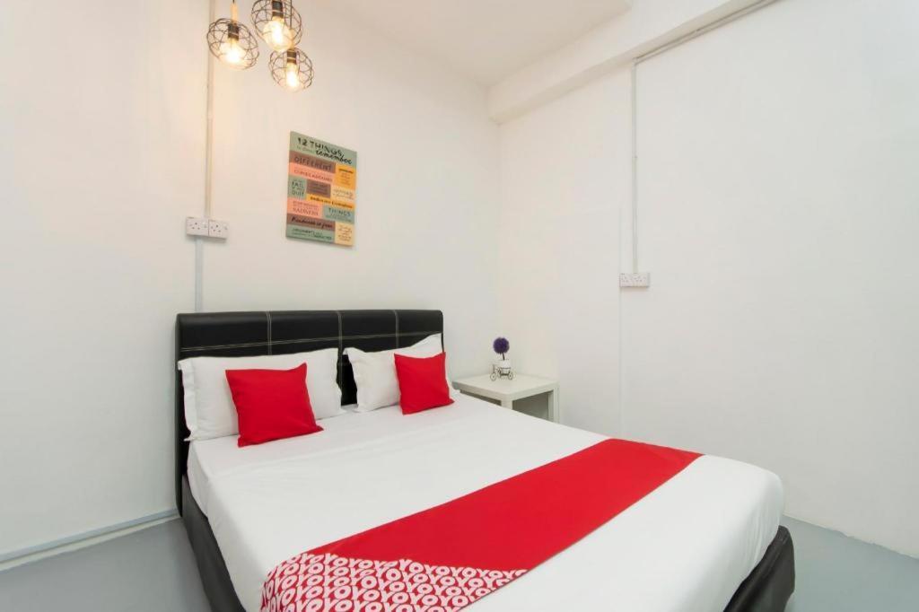 Oyo 43993 Madsuite Kota Kinabalu Exterior photo