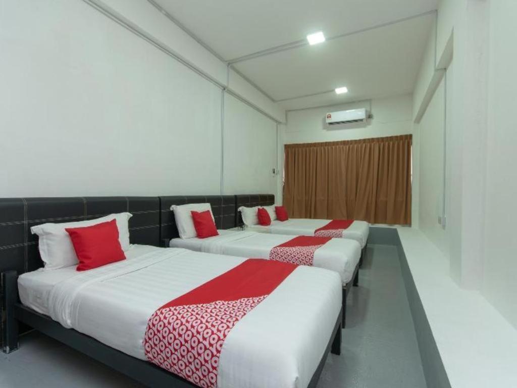 Oyo 43993 Madsuite Kota Kinabalu Exterior photo