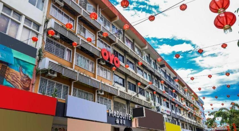 Oyo 43993 Madsuite Kota Kinabalu Exterior photo