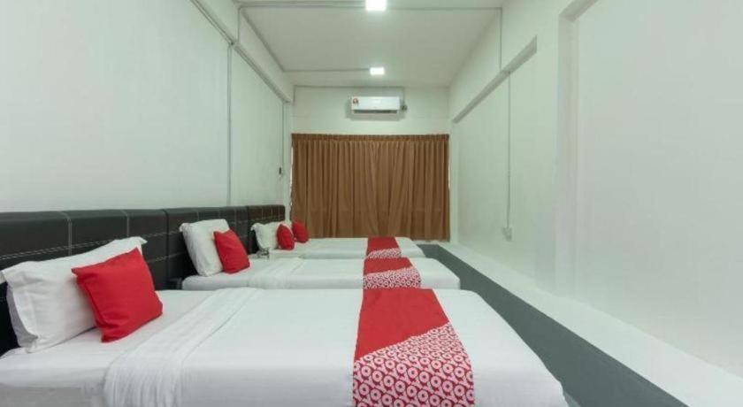 Oyo 43993 Madsuite Kota Kinabalu Exterior photo