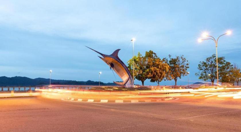 Oyo 43993 Madsuite Kota Kinabalu Exterior photo