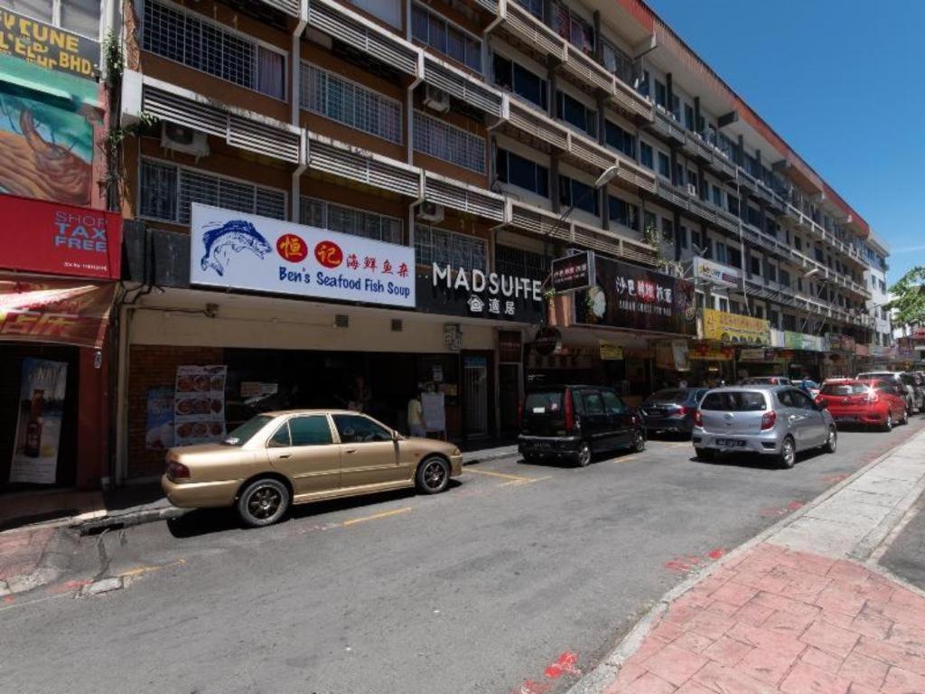 Oyo 43993 Madsuite Kota Kinabalu Exterior photo