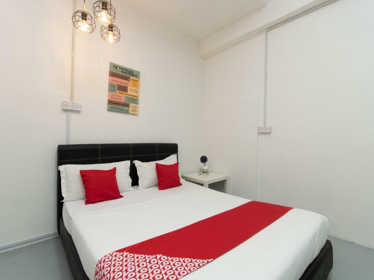 Oyo 43993 Madsuite Kota Kinabalu Exterior photo