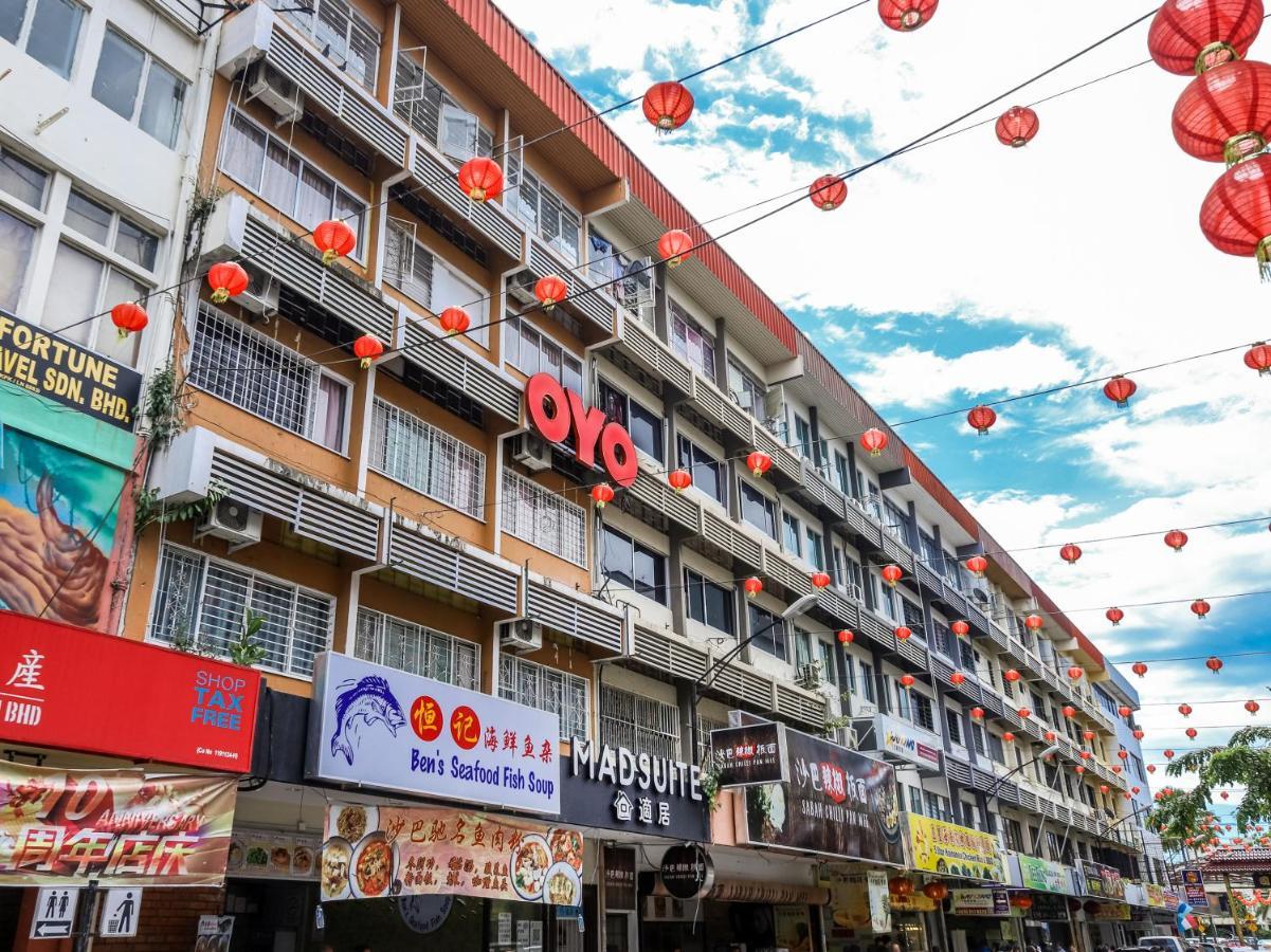 Oyo 43993 Madsuite Kota Kinabalu Exterior photo