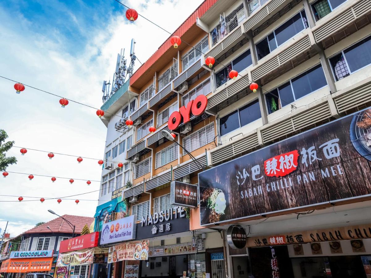 Oyo 43993 Madsuite Kota Kinabalu Exterior photo